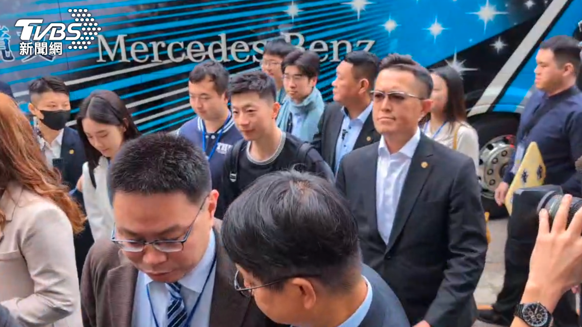 馬龍等陸生團代表到訪台大，遭學生抗議。（圖／TVBS）