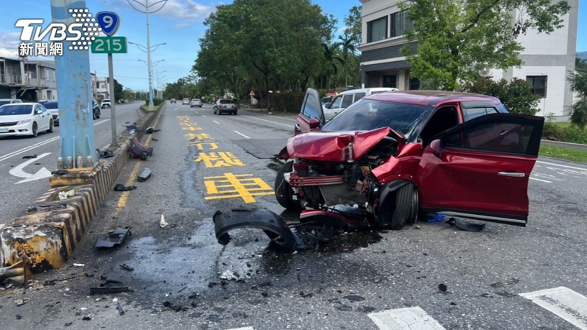 花蓮台9線死亡車禍!7旬翁開車自撞分隔島 副駕內臟破裂不治