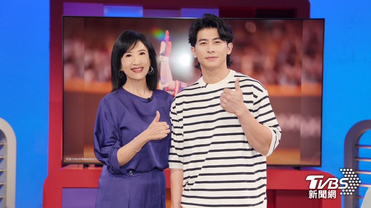 陳傑憲(右)上《看板人物》接受主持人方念華專訪。(圖/TVBS)