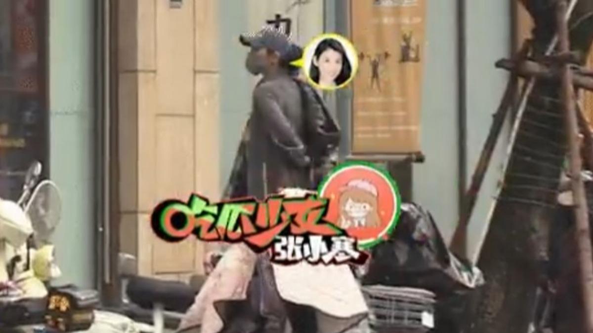 奚夢瑤被知名博主「吃瓜少女張小寒」拍到進出知名私人醫院。(圖/翻攝自微博)