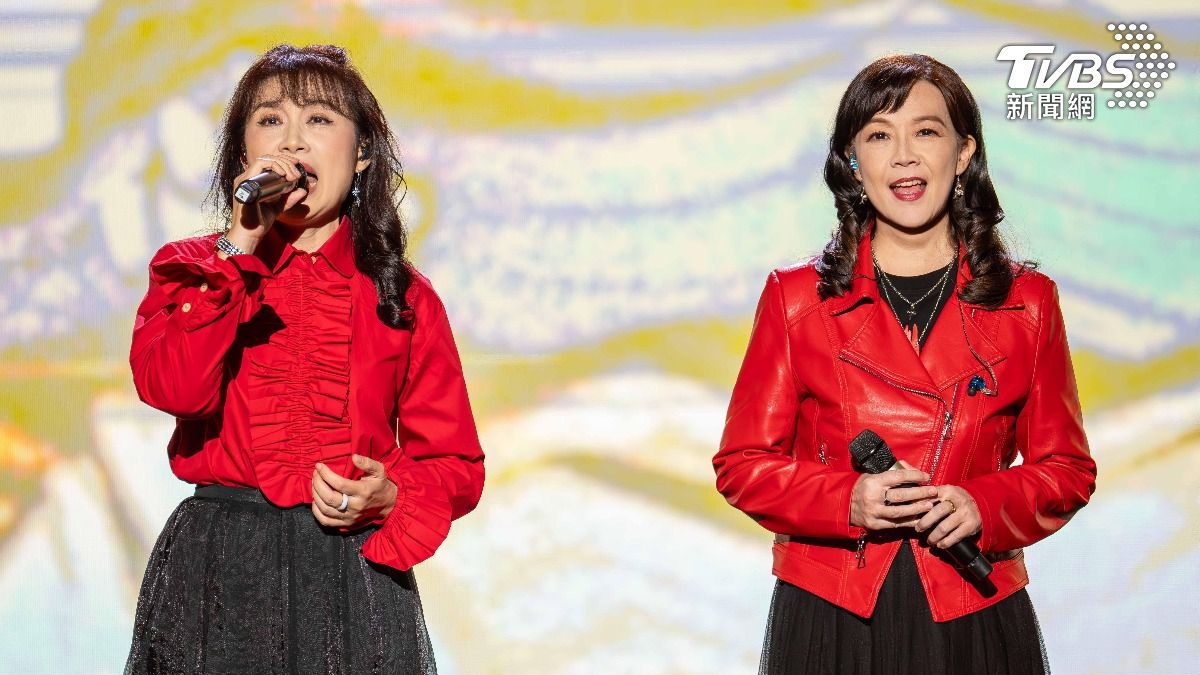 周子寒(左)為TVBS「聖誕愛無限 藝起享平安」節目獻聲。(圖/TVBS)