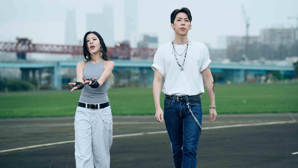 ERIKA（左）唱腔渾厚且充滿爆發力，讓李晉瑋印象深刻。（圖／小山泉音樂提供）