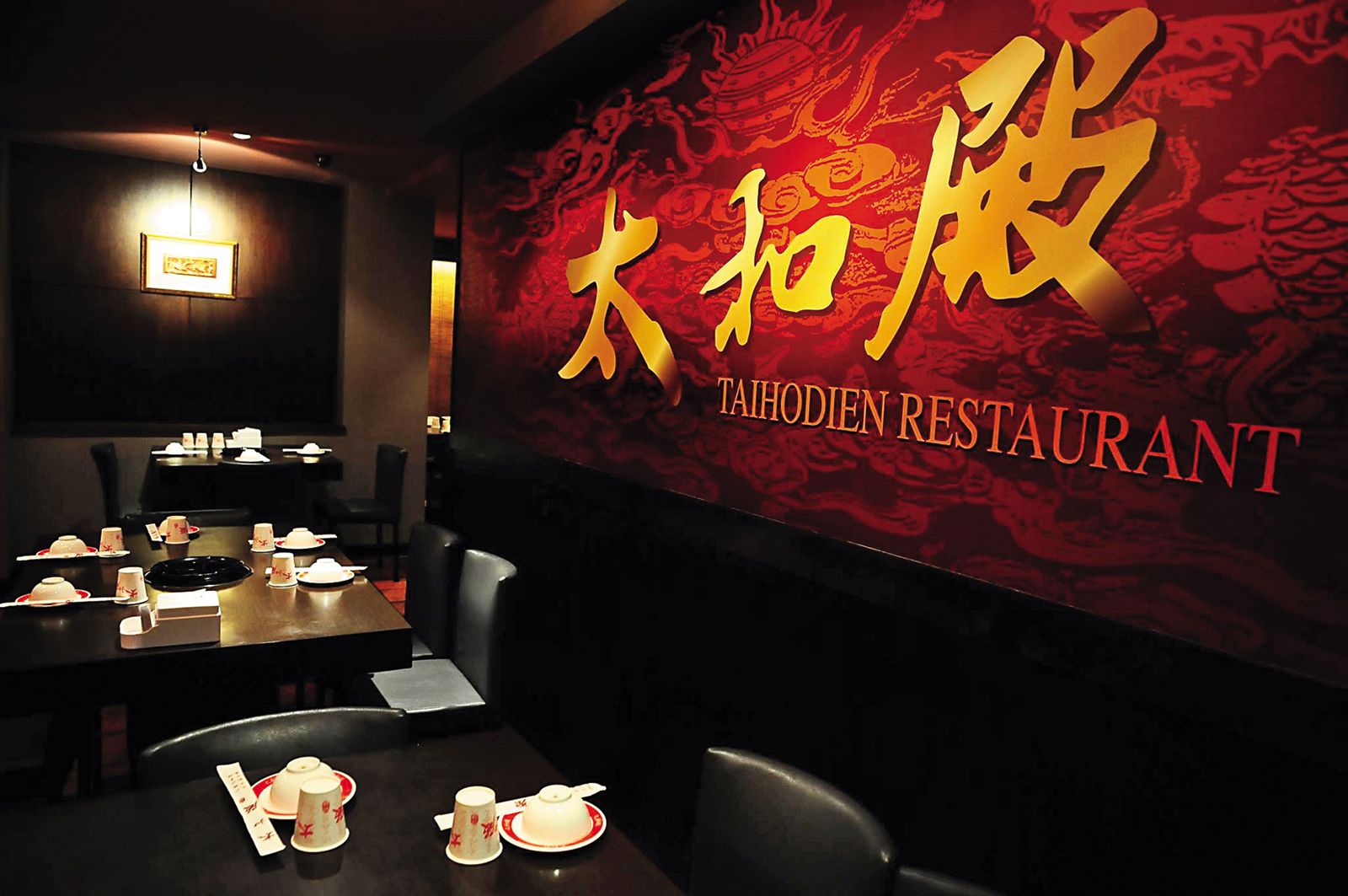 周湯豪的演出讓粉絲嗨翻天,幕後工作人員卻遭冷落,太和殿慶功宴座位不夠而無法入場。(圖/翻攝自太和殿臉書)