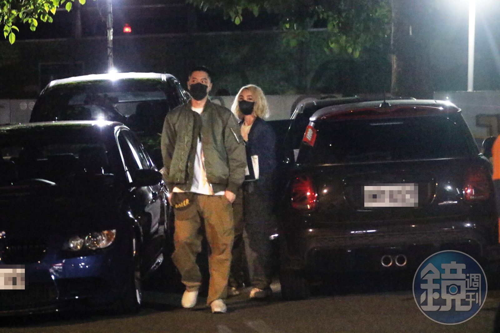 周湯豪和鄭雲燦的關係從未遭到承認,2023年被直擊夜裡遊車河。(圖/鏡週刊)
