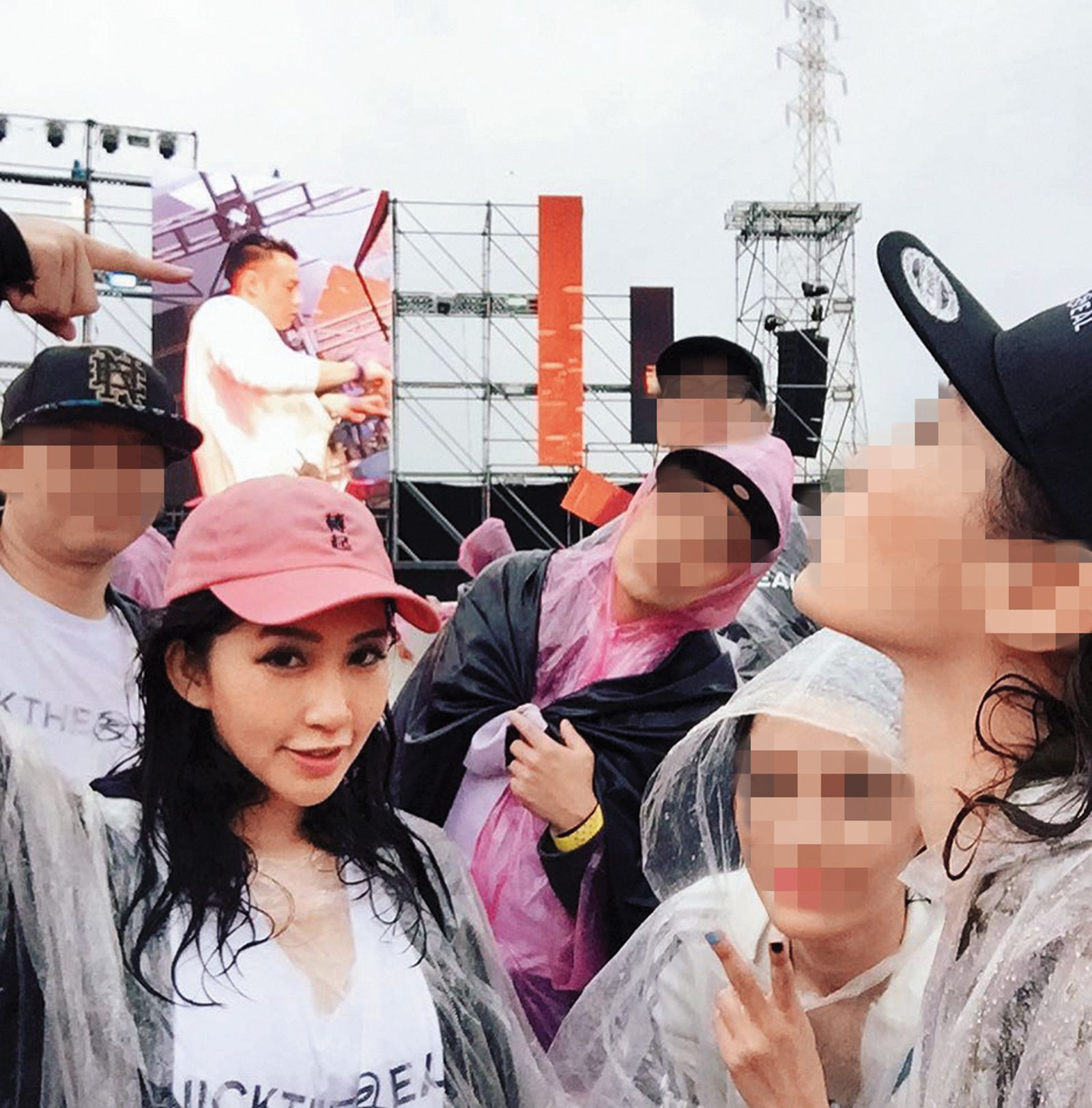周湯豪曾和網紅雀斑小姐交往,一度有結婚打算,但無疾而終。(圖/翻攝自雀斑小姐IG)