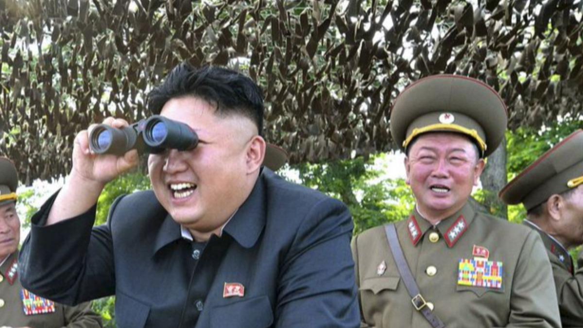 Ｘ上瘋傳金正恩大笑梗圖。（圖／翻攝自 X）