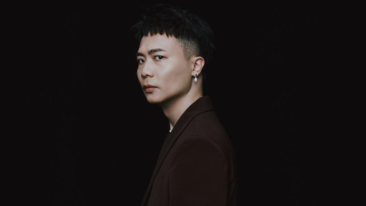 蕭秉治感謝身邊的人給予滿滿的愛,幫助他走出低潮。(圖/相信音樂提供)