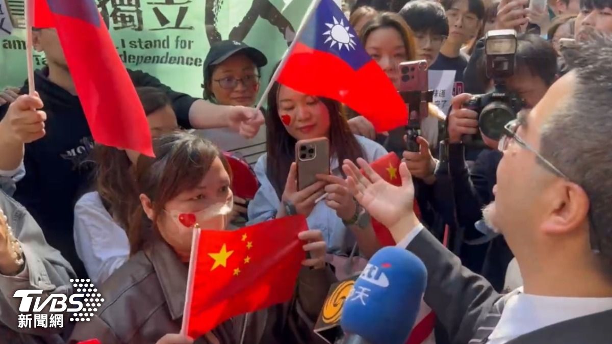 陸生團訪清大又遇抗議! 蕭旭岑遭嗆:拿國旗有什麼難的