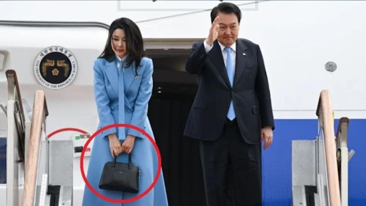 尹錫悅2023年訪美期間，夫人金建希甫手中的黑色皮包引起外界注意。（圖／翻攝自韓國總統府辦公室網站）