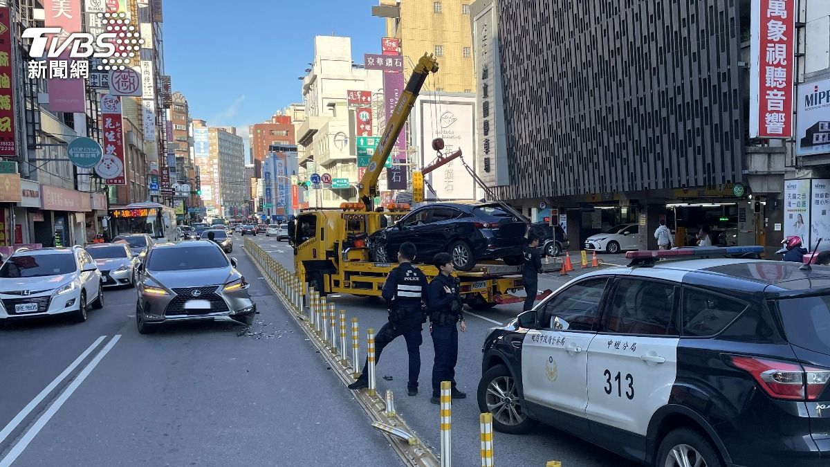 男開車突暴衝肇事。(圖/TVBS)