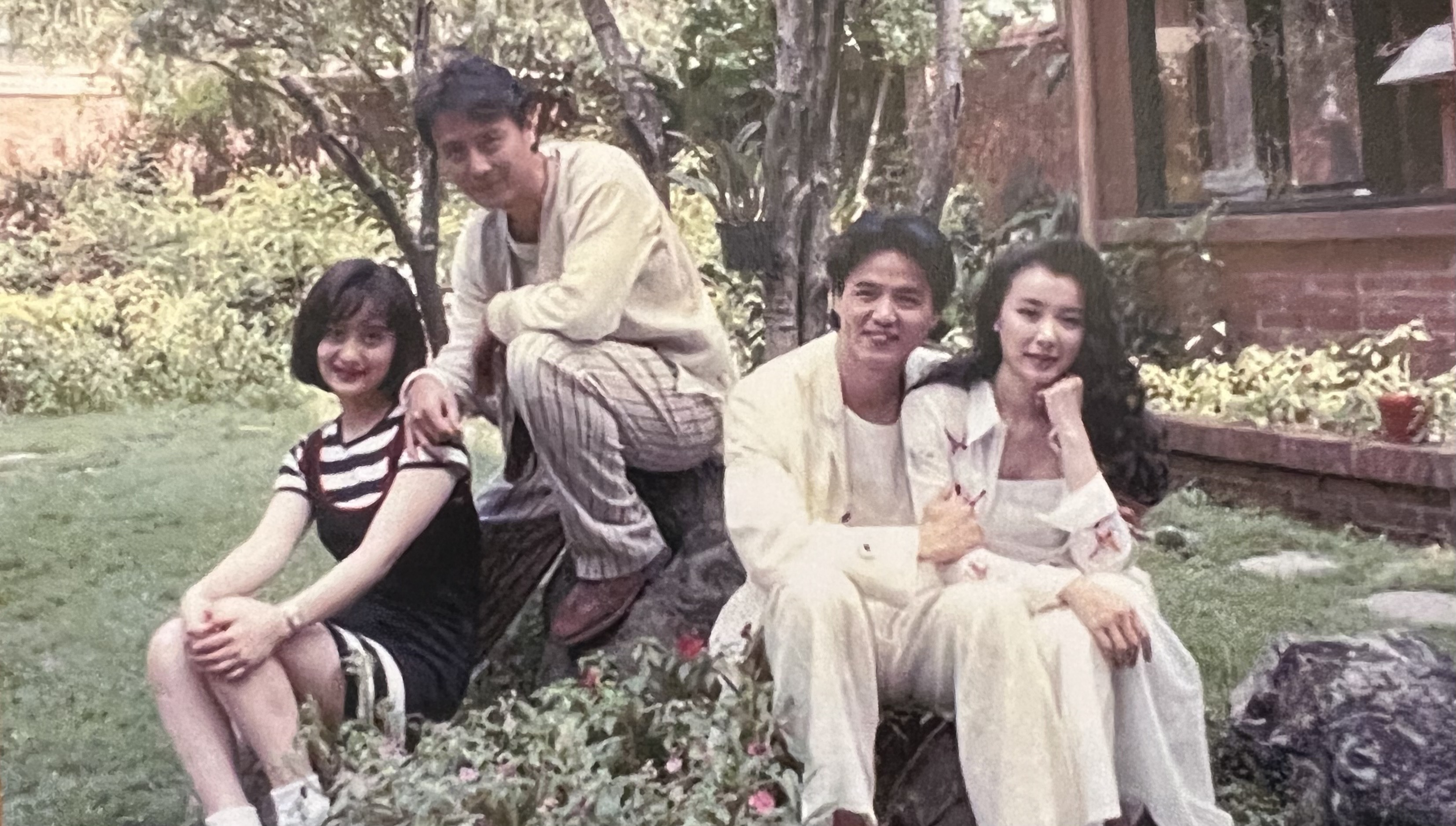 陳德容(左一)當年演出《一簾幽夢》。(圖/讀者提供)