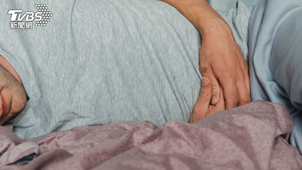 怕胃藥傷身「再痛都不吃」！誤信2偏方　30歲男瞬間胃穿孔