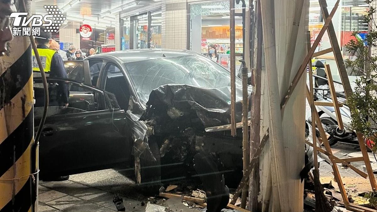 又是喪屍菸彈!北投轎車撞超商 車內查獲依托咪酯菸彈