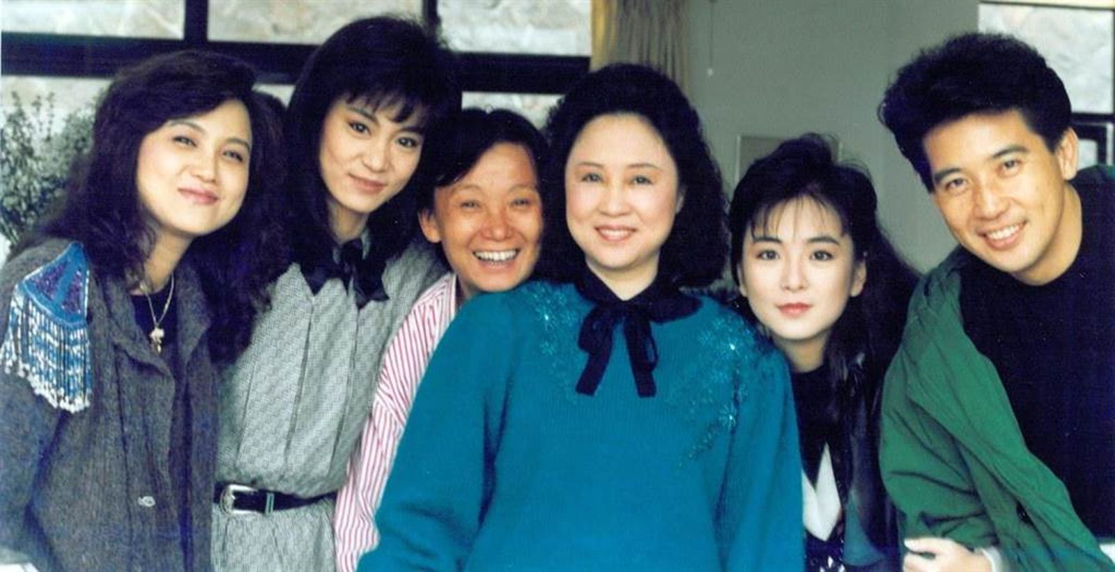 谷音(左起)、劉雪華、導演劉立立、瓊瑤、趙永馨、秦漢曾多次合作。(圖/翻攝自瓊瑤臉書)