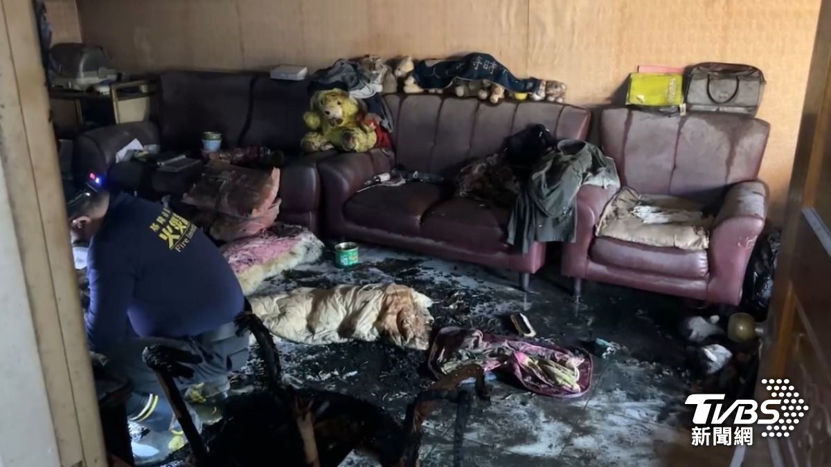 蠟燭惹禍!基隆七堵公寓4樓起火 消防急疏散11名住戶