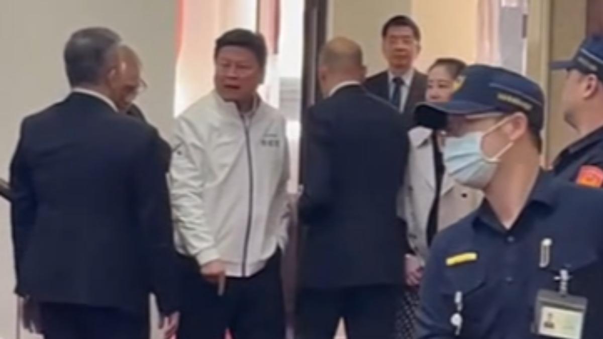 藍綠為《選罷法》爆衝突!傅崐萁爆氣 吳思瑤回嗆:在大聲什麼