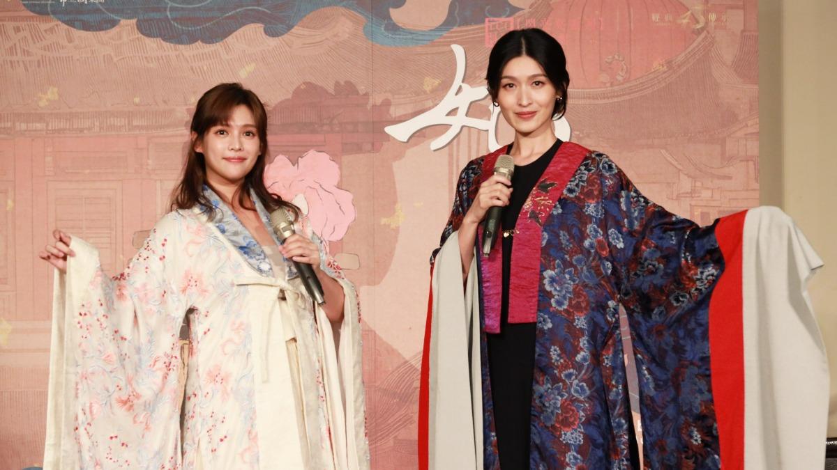 夏宇童(左)、管罄分別飾演楊貴妃、武則天。(圖/全民大劇團提供)