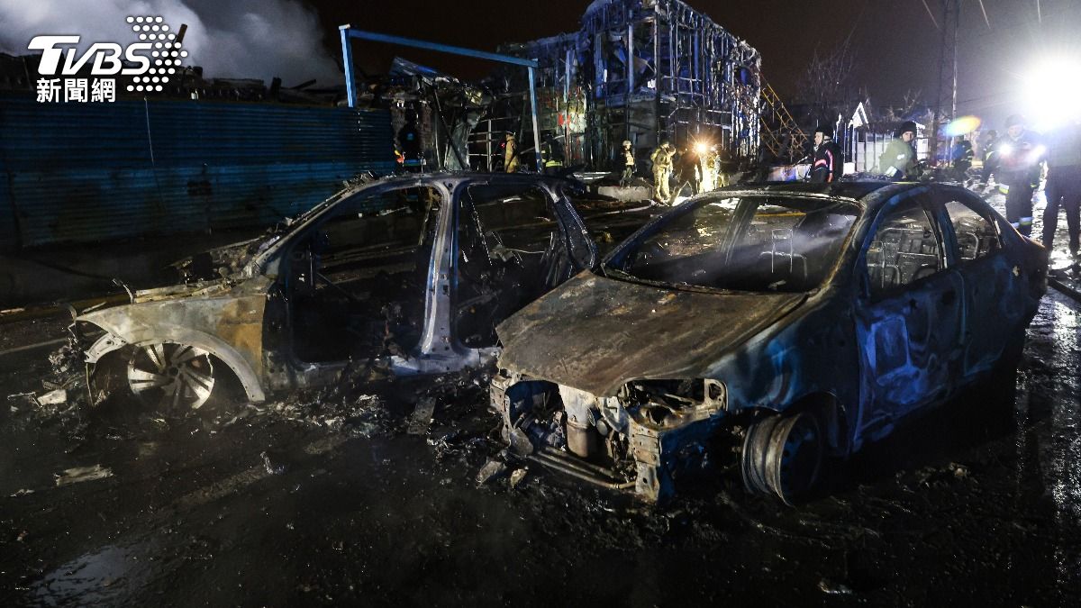 烏克蘭南部的札波羅熱市(Zaporizhzhia)遭俄羅斯飛彈轟炸造成9人死亡。(圖/達志影像美聯社)