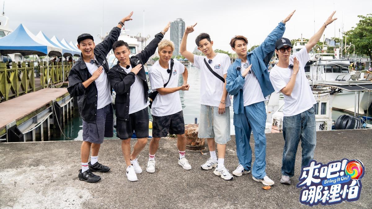 威廉(左起)、阿緯、小煜、敖犬、王子、小杰一起出外景。(圖/TVBS)