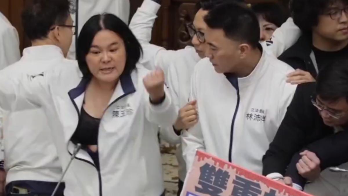 陳玉珍對賭沒穿襯衫就下台　吳沛憶回嗆：亂提法案才該下台