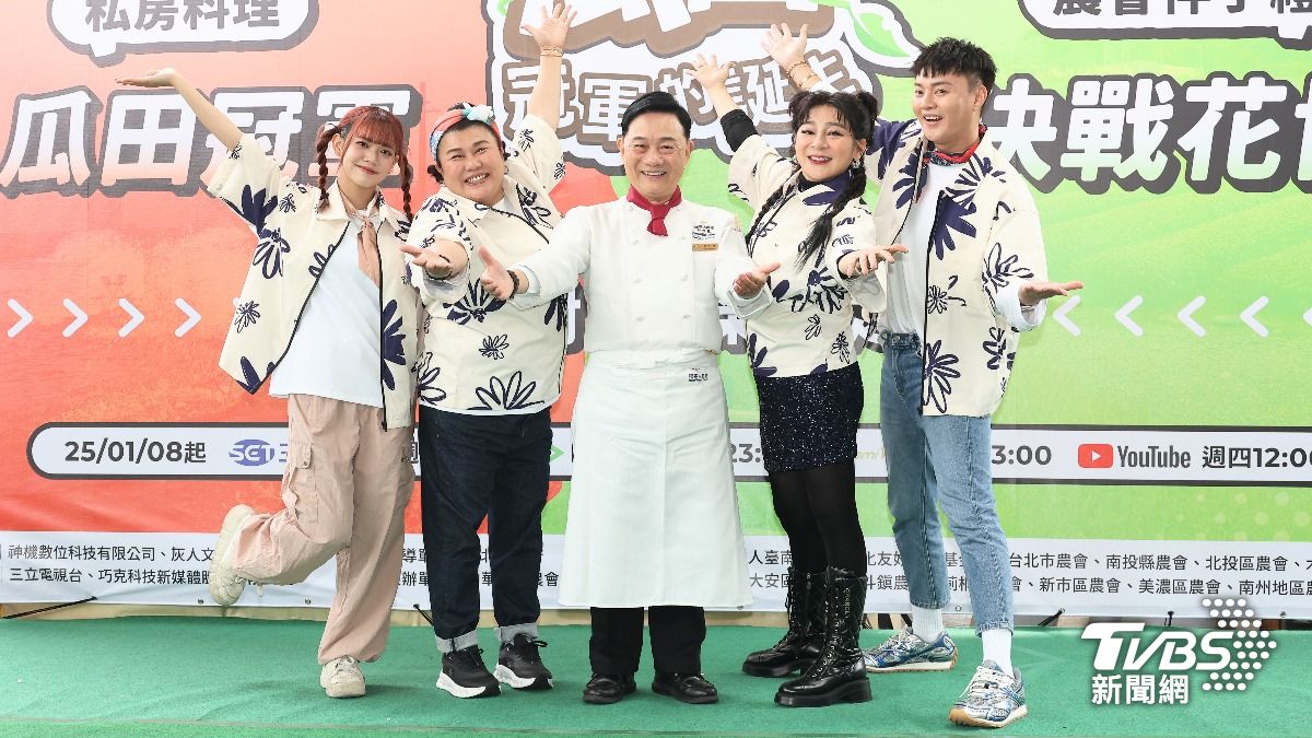 黃于庭(左起)、林美秀、阿基師、王彩樺、許富凱錄製《瓜田冠軍的誕生》。(圖/張哲鳴攝)