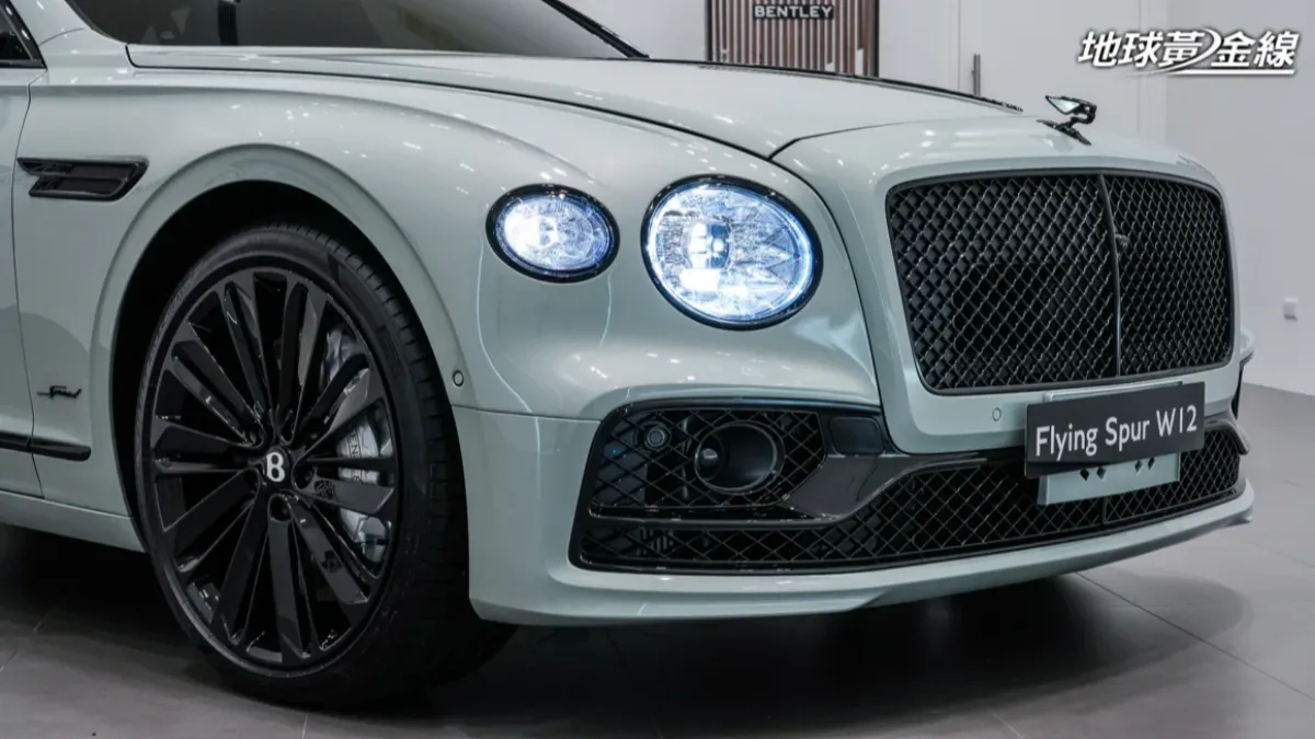 Flying Spur Speed Edition 12全車細節大量使用黑化元素。（圖／地球黃金線）