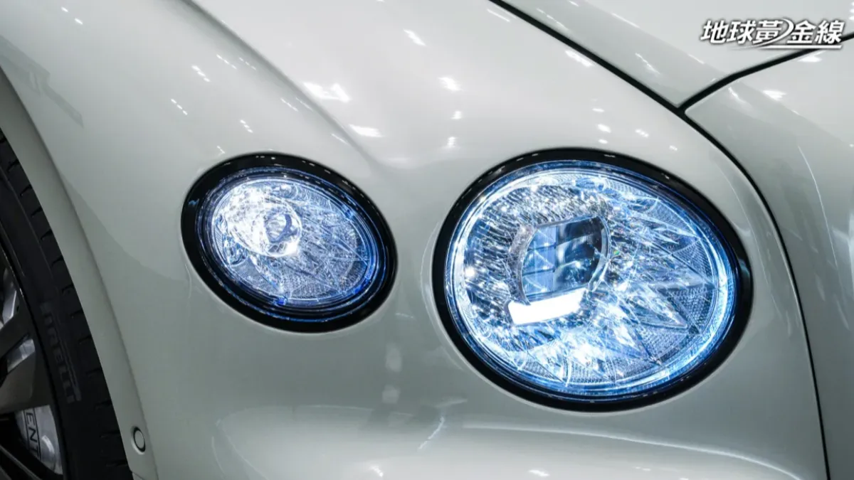 Flying Spur Speed Edition 12水晶頭燈外框採鏡面黑色處理。（圖／地球黃金線）