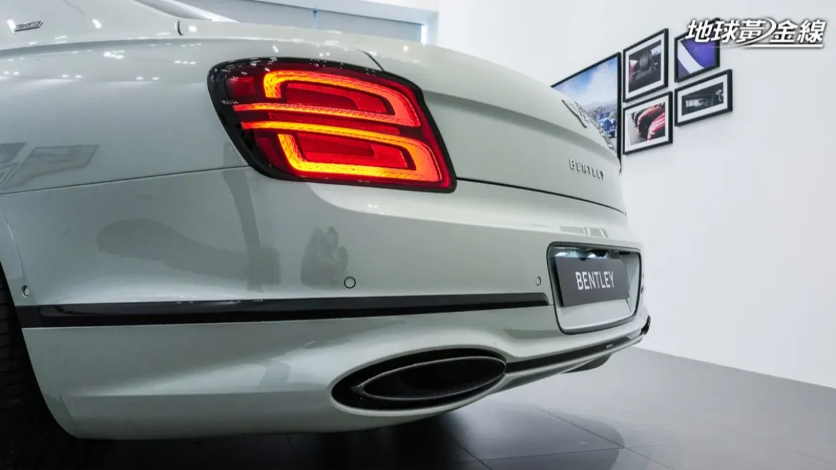 Flying Spur Speed Edition 12除了黑化元素，精緻的燈組設計同樣被保留。（圖／地球黃金線）