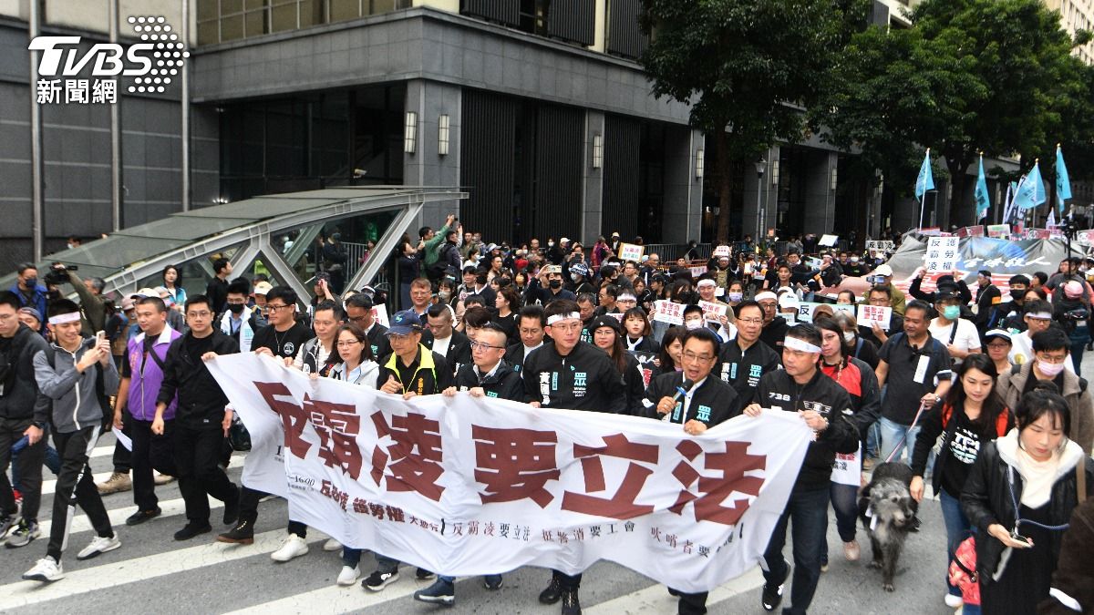 民眾黨遊行遞「千人陳情書」 黃國昌曝總統府回函轟:空話官腔