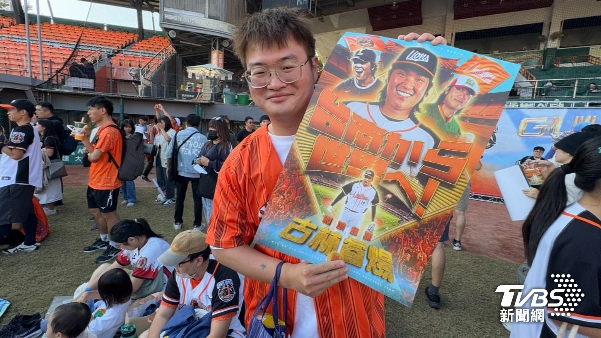 球迷紛紛祝福古林睿煬到北海道一切順利。(圖/林雅婷攝)