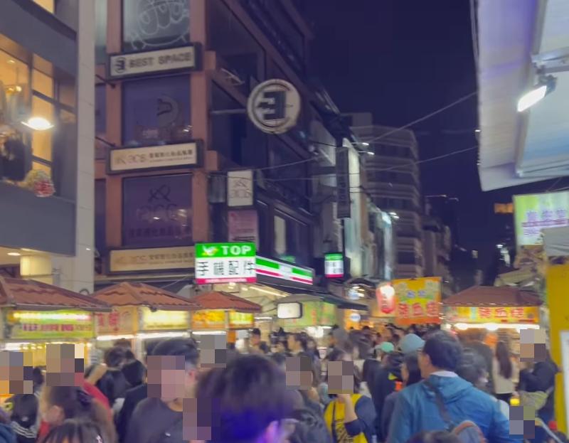 新崛江周邊商圈恢復生機。(圖/翻攝自IG @kaohsiungtien)