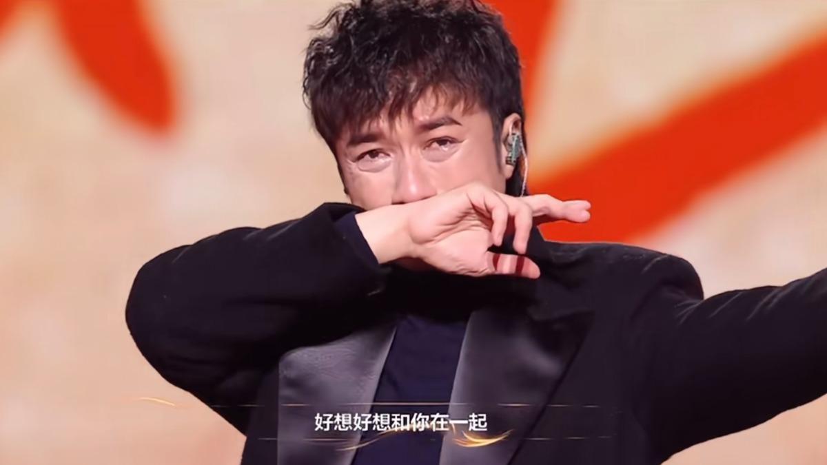 古巨基唱〈好想好想〉傷心欲絕。（圖／翻攝自小紅書）