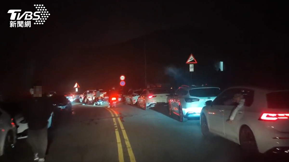 機車才逆向撞汽車!「武嶺夜市」又開張 警開5罰單