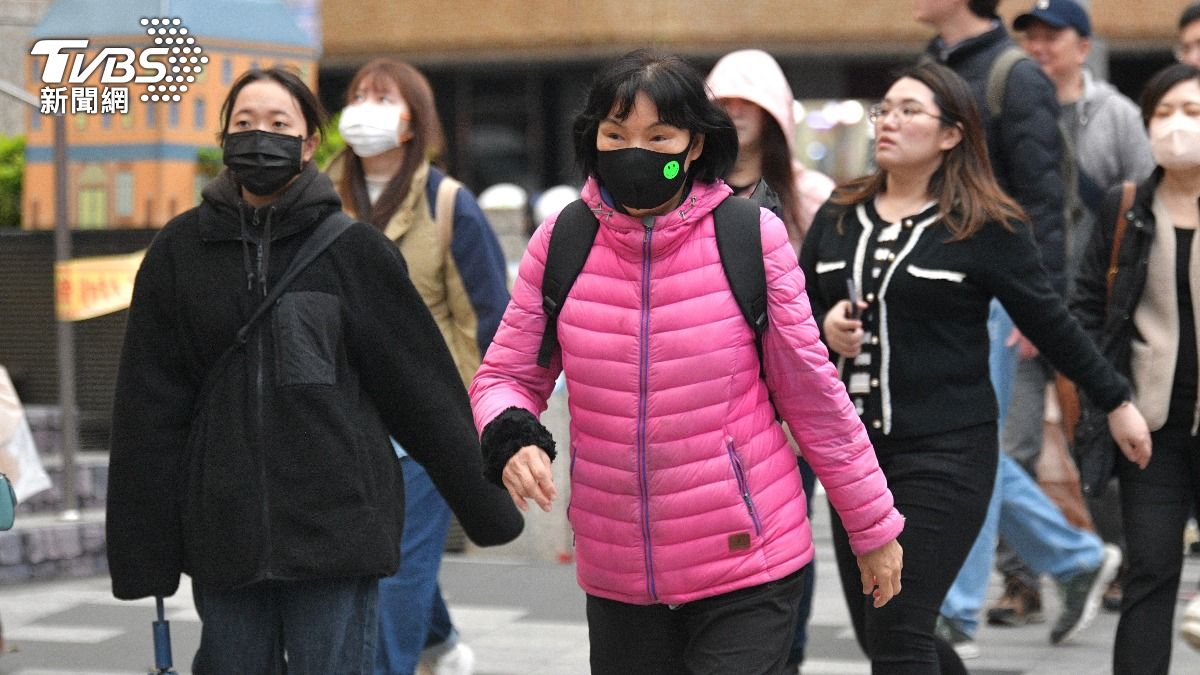他首次北漂過冬凍到發抖!內行「大推1穿搭」:戶外整天也沒問題