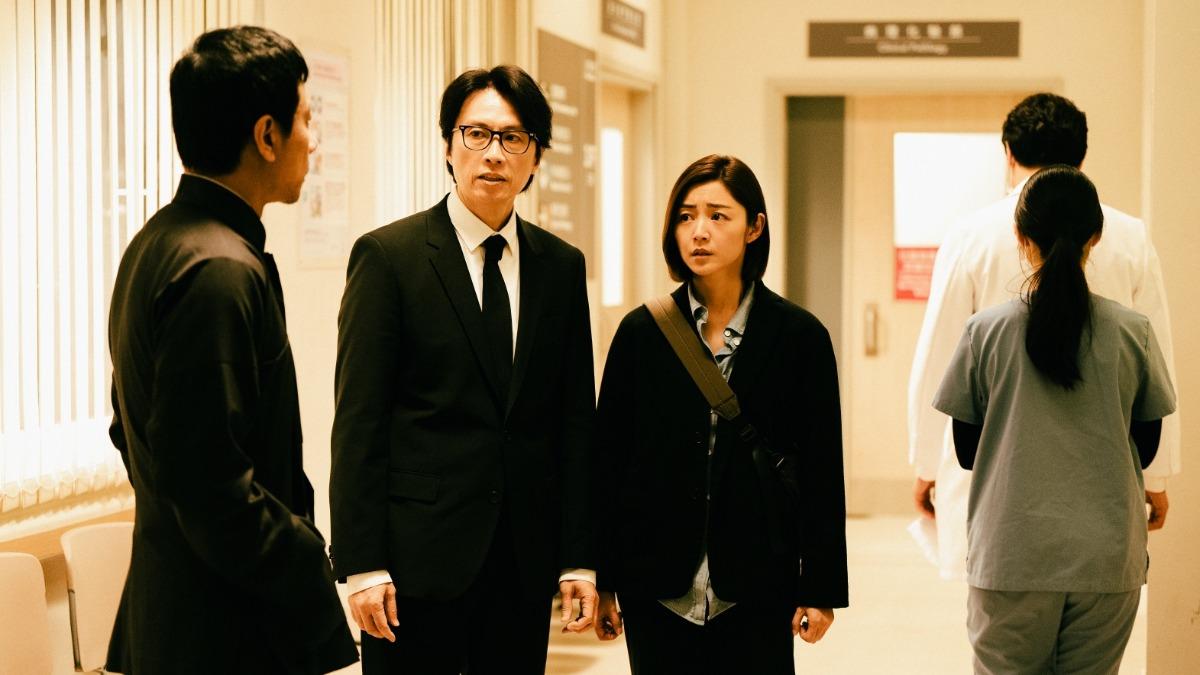 黃子華在片中是文哥與兒子「志彬」、女兒「文玥」的溝通橋樑。(圖/華映提供)
