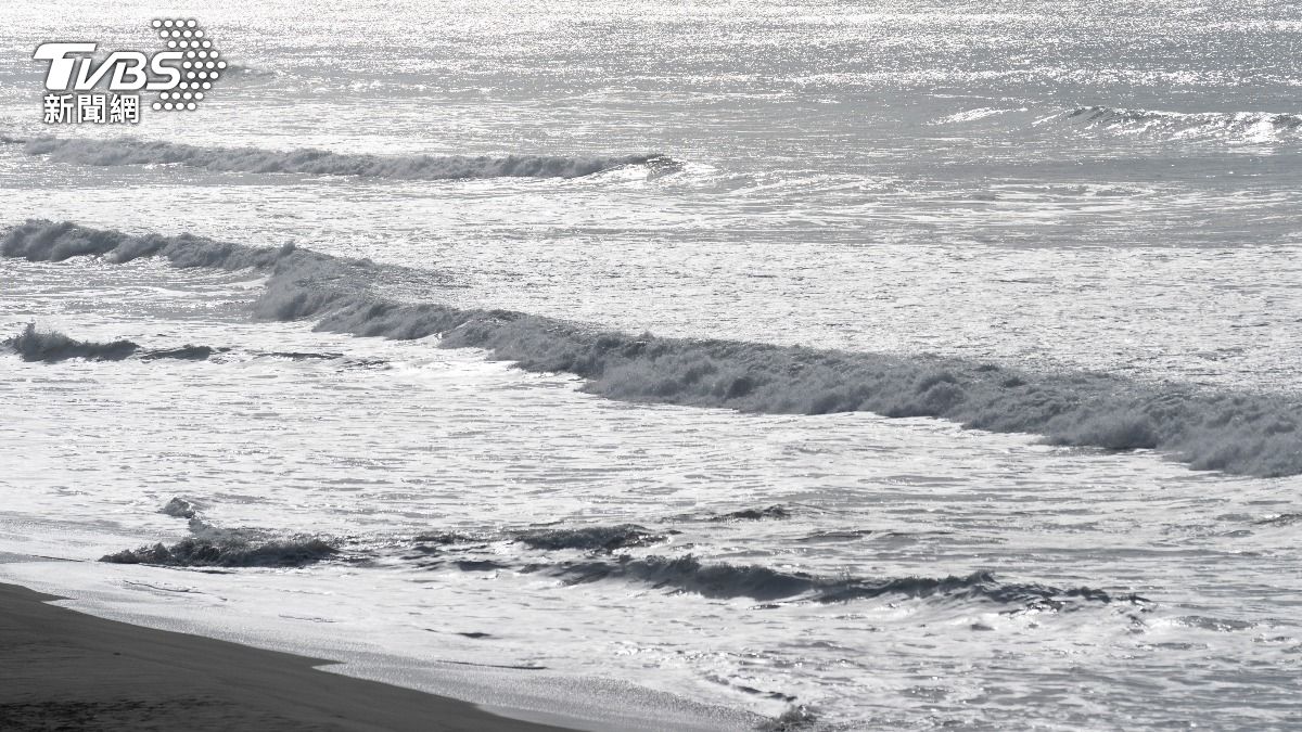 24歲女星「遭巨浪捲走」!海邊做瑜伽喪命 俄未婚夫悲發聲