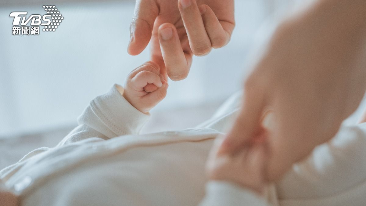 6月大女嬰6樓高墜亡!爸吵架手滑 陸妻目睹「噴窗外慘死」