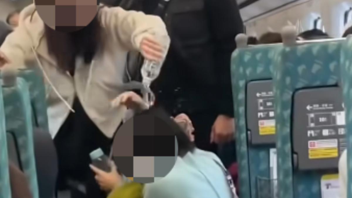 高鐵爆發乘客間衝突，3人下車後相互道歉。（圖／翻攝自「爆廢公社」臉書）