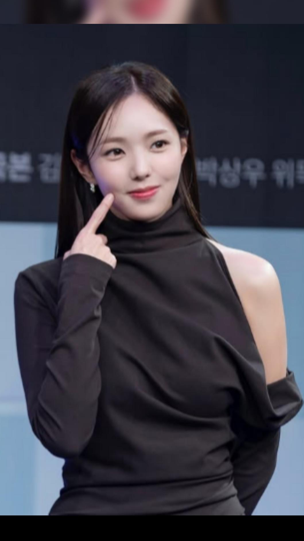 蔡秀彬打敗高允貞、宋慧喬,獲得2024年最美女演員榜首。(圖/取自IG)