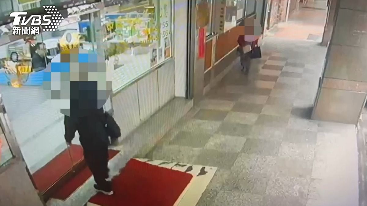 林男犯案後到派出所自首。(圖/TVBS)