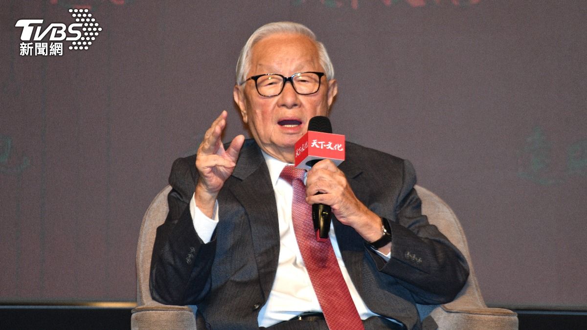 張忠謀在新書發表會上，分享他曾邀請黃仁勳加入台積電，是因為看見他的個人特質。（圖／胡瑞麒攝）