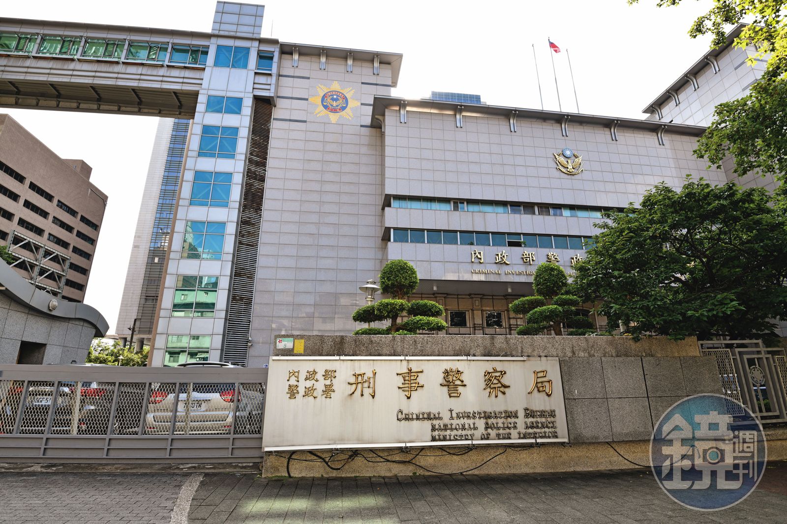 刑事局幹員涉嫌洩密,是否扮演內鬼暗助詐團,專案小組正在追查藏鏡人。(圖/鏡週刊)