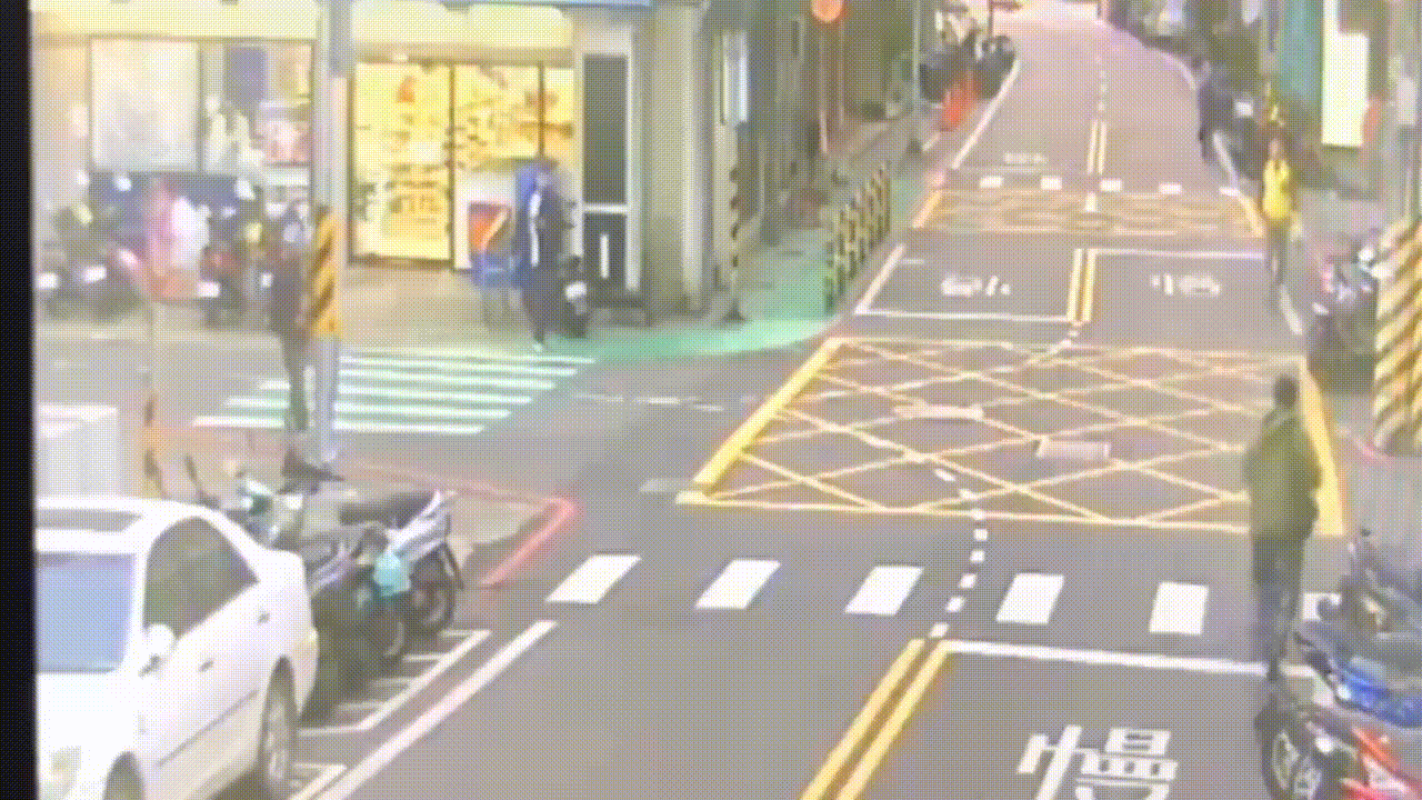 撞擊瞬間曝光。(圖/TVBS)