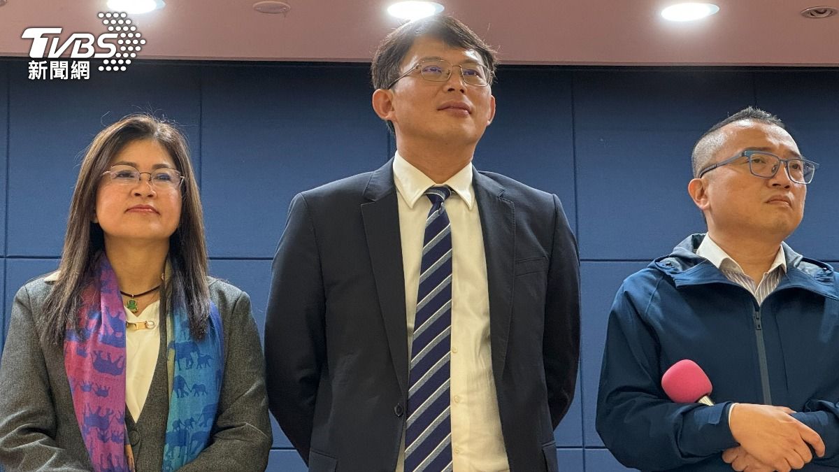 頻被問柯文哲案 黃國昌動怒打斷對話:若回垃圾週刊「我沒時間」