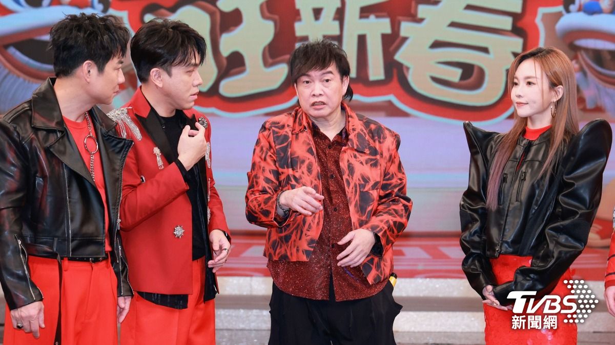 康康（右2）被問到辛龍的近況。（圖／趙世平攝）