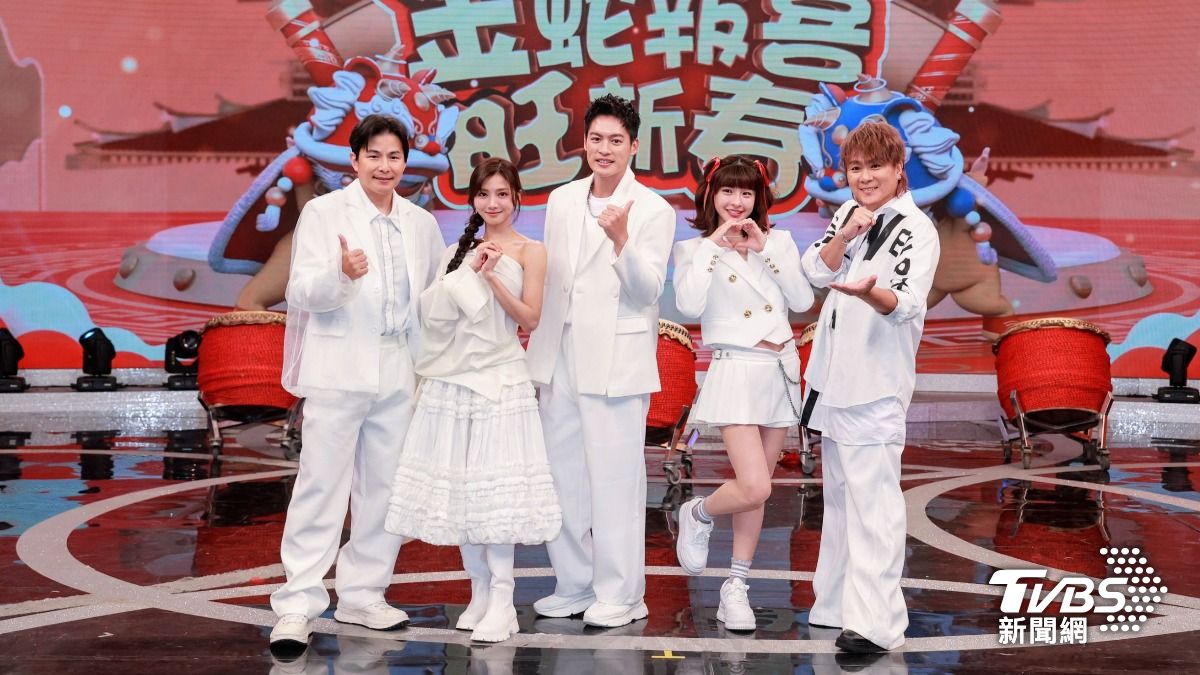 孫協志（左起）、蔡黃汝、許孟哲、峮峮和王仁甫錄製特別節目。（圖／趙世平攝）
