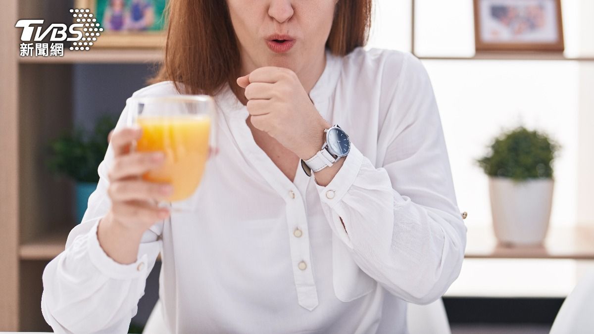 柳橙汁中的維他命C含量不夠高，無法產生與每日維他命營養品相同的影響。(圖／達志影像Shutterstock)
