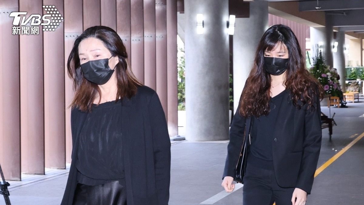 院長夫人李佳芬、韓國瑜大女兒韓冰。（圖／黃城碩攝）