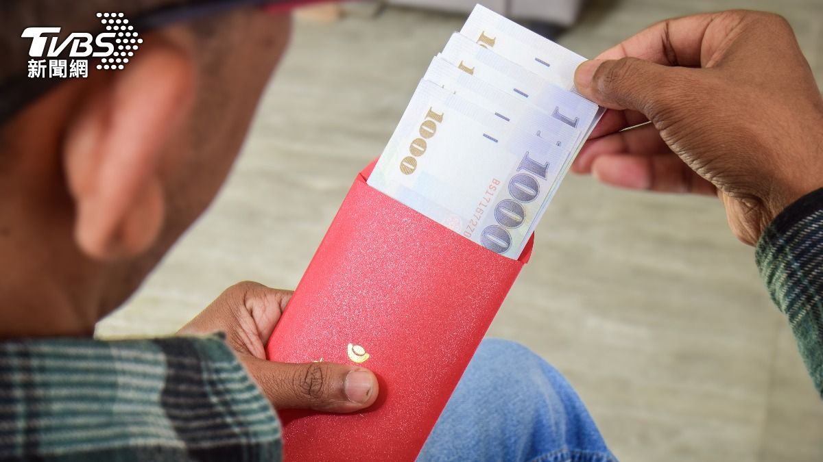 年終平均1.39個月!金融、科技業領最多 這產業最慘僅0.44個月
