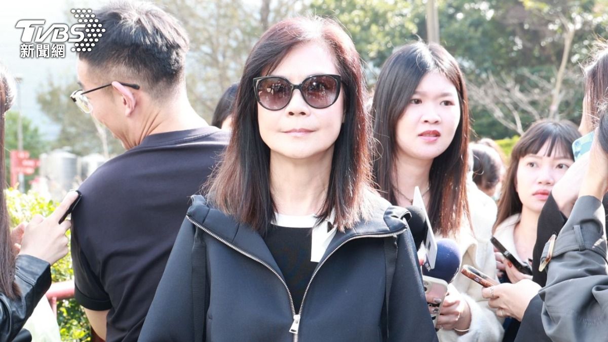 瓊瑤羽化成仙!「婉君表妹」俞小凡墳前哽咽:化蝶飛到平先生身邊
